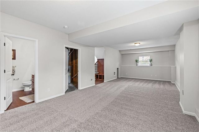 1913 White Tail Lane, Liberty, MO 64068