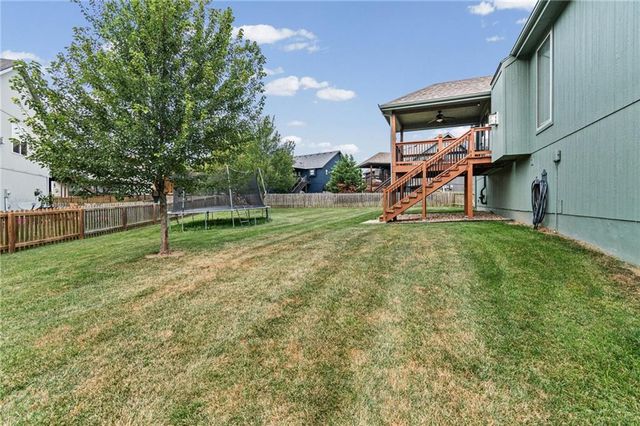 1913 White Tail Lane, Liberty, MO 64068
