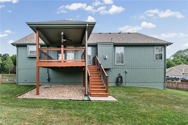1913 White Tail Lane, Liberty, MO 64068