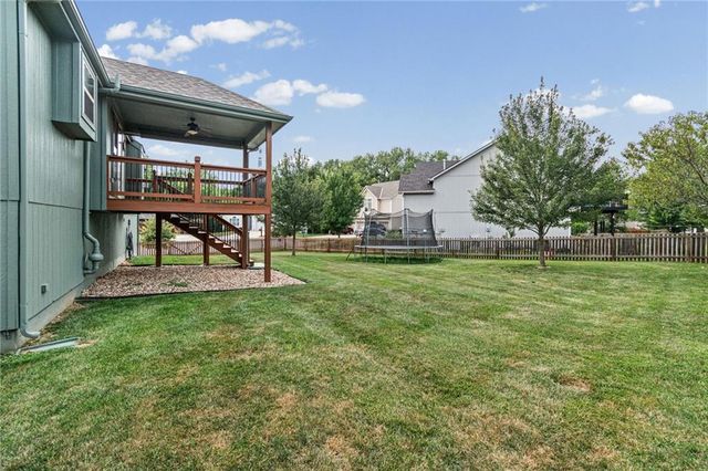 1913 White Tail Lane, Liberty, MO 64068