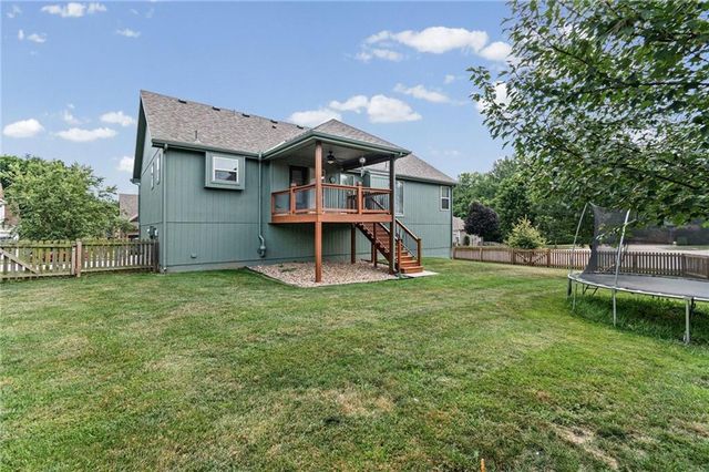 1913 White Tail Lane, Liberty, MO 64068