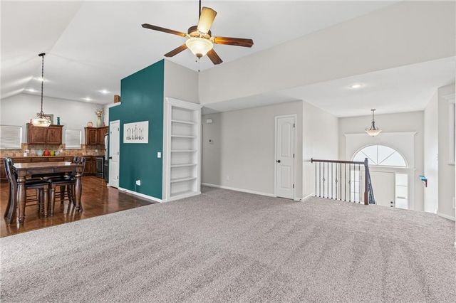 1913 White Tail Lane, Liberty, MO 64068