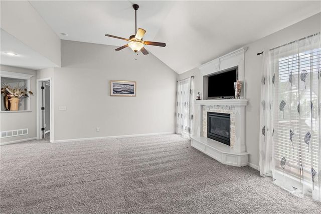 1913 White Tail Lane, Liberty, MO 64068