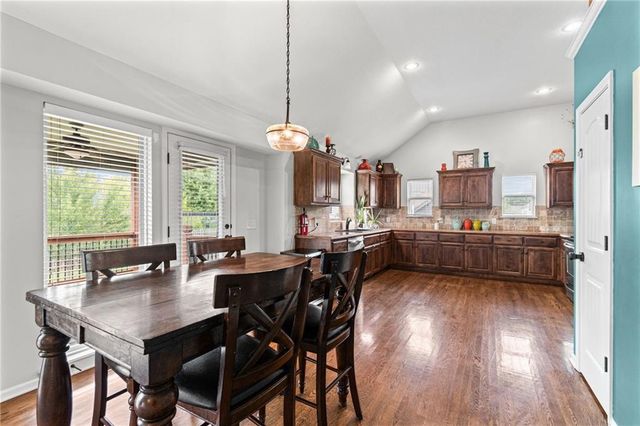 1913 White Tail Lane, Liberty, MO 64068