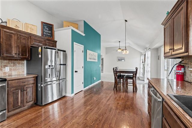 1913 White Tail Lane, Liberty, MO 64068