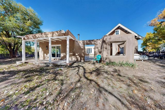262 Los Pinos A, Santa Fe, NM 87507