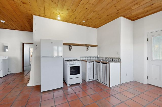 262 Los Pinos A, Santa Fe, NM 87507