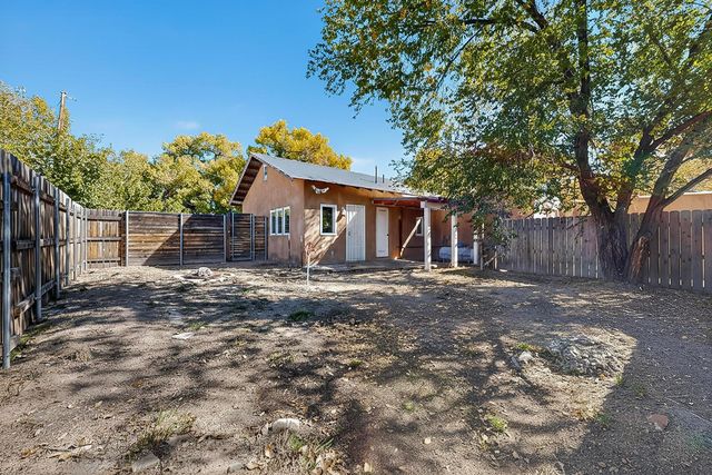 262 Los Pinos A, Santa Fe, NM 87507