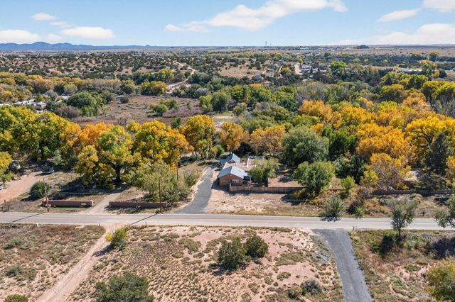 262 Los Pinos A, Santa Fe, NM 87507