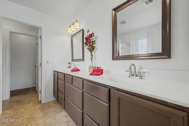494 W DOUGLAS Avenue, Gilbert, AZ 85233