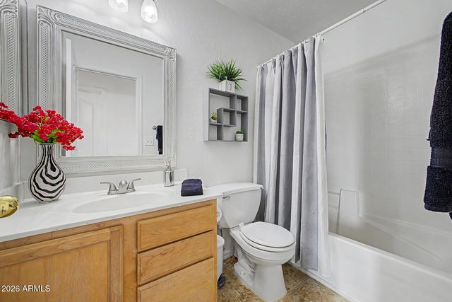 494 W DOUGLAS Avenue, Gilbert, AZ 85233