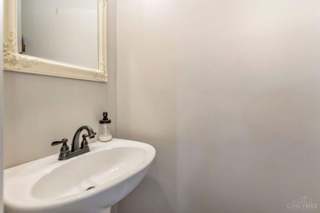 204 McDaniels Lane, Springboro, OH 45066