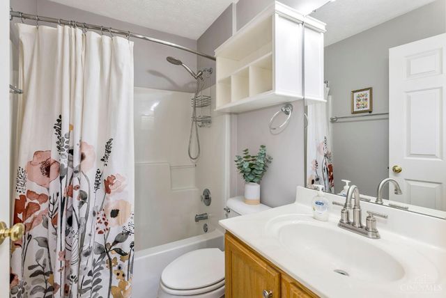 204 McDaniels Lane, Springboro, OH 45066