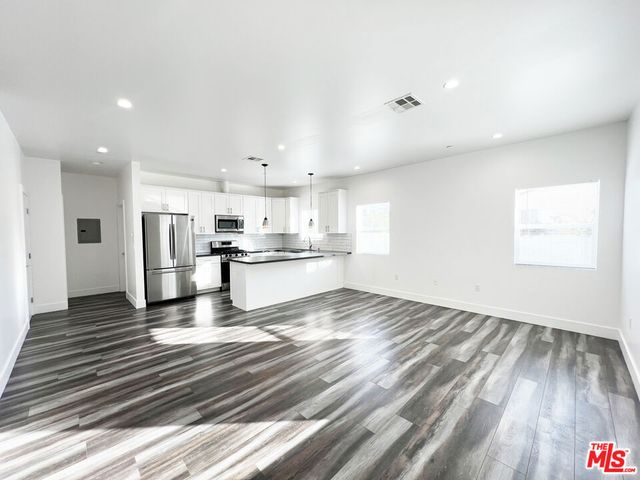 6732 Irvine Avenue, North Hollywood, CA 91606