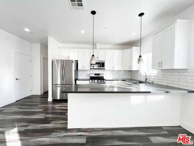 6732 Irvine Avenue, North Hollywood, CA 91606