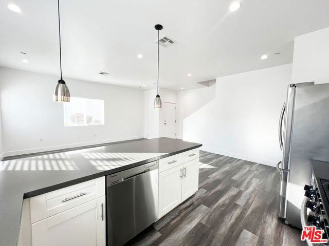 6732 Irvine Avenue, North Hollywood, CA 91606