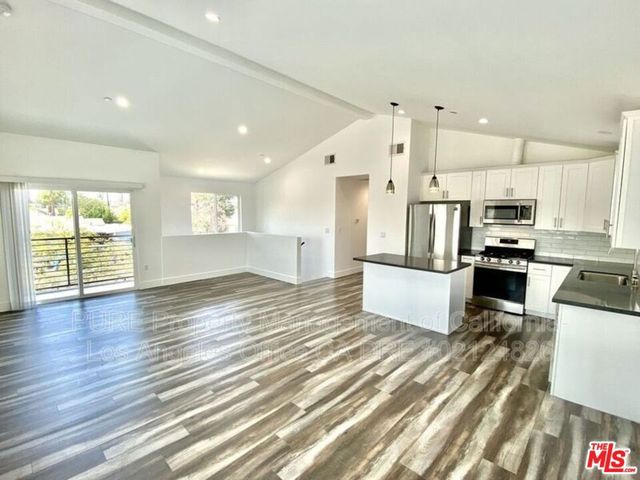 6732 Irvine Avenue, North Hollywood, CA 91606