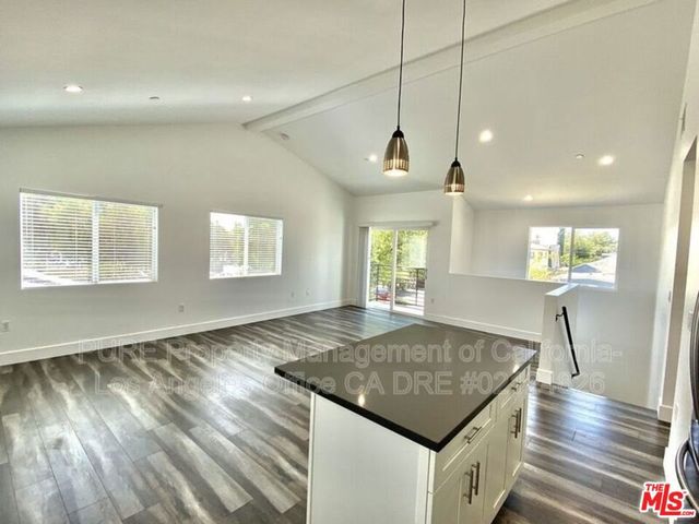 6732 Irvine Avenue, North Hollywood, CA 91606