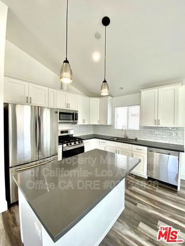 6732 Irvine Avenue, North Hollywood, CA 91606