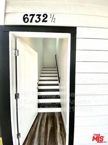 6732 Irvine Avenue, North Hollywood, CA 91606