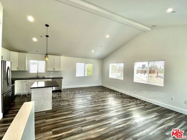 6732 Irvine Avenue, North Hollywood, CA 91606