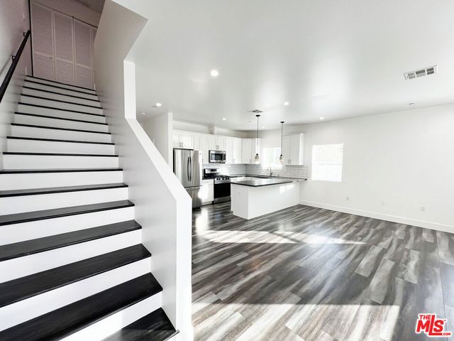 6732 Irvine Avenue, North Hollywood, CA 91606