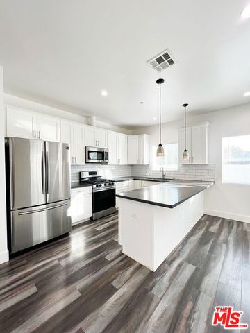 6732 Irvine Avenue, North Hollywood, CA 91606