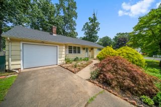 1 Oakridge Drive, Enfield, CT 06082