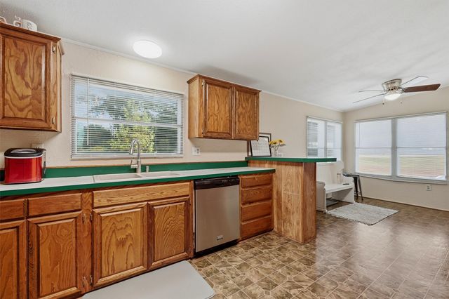 305 Ridgecrest Road, Pottsboro, TX 75076