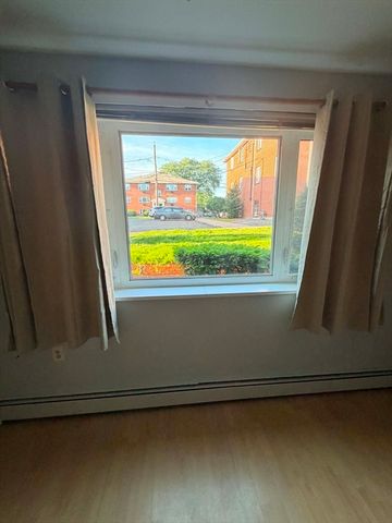 133 Warren St 3, Watertown, MA 02472
