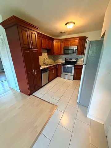 133 Warren St 3, Watertown, MA 02472