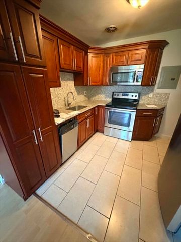 133 Warren St 3, Watertown, MA 02472