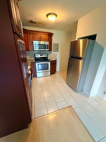133 Warren St 3, Watertown, MA 02472
