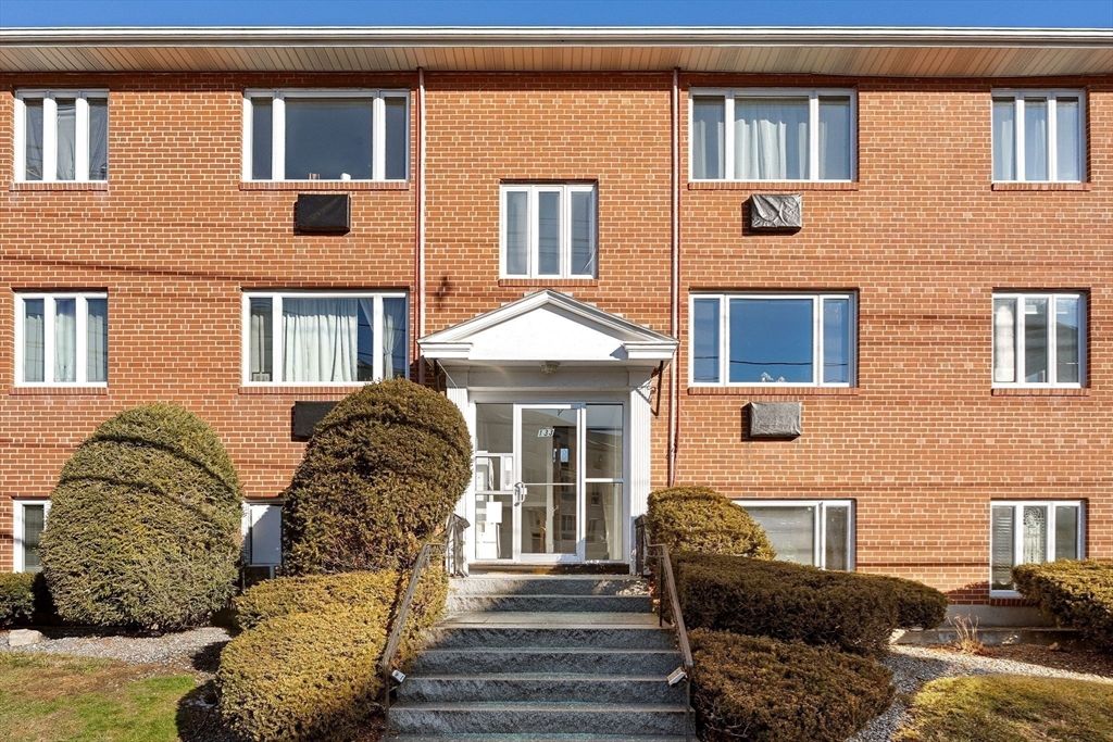133 Warren St 3, Watertown, MA 02472