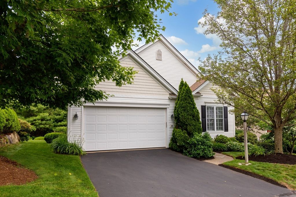 49 Champlain Cir, Plymouth, MA 02360