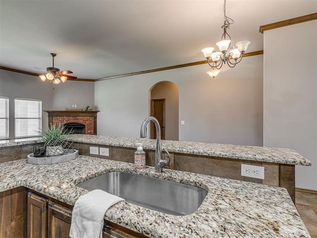 805 Bobcat Trail, Yukon, OK 73099