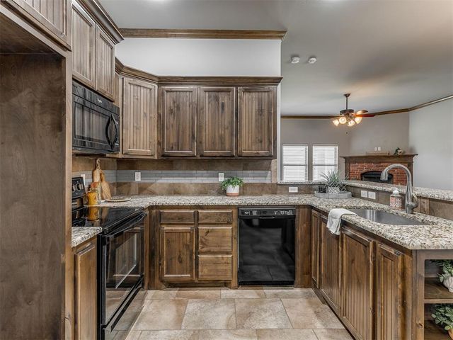 805 Bobcat Trail, Yukon, OK 73099