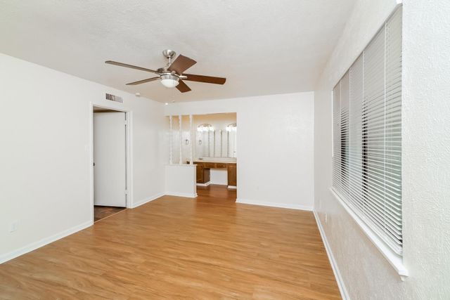 2850 Canary Lane, Humble, TX 77396