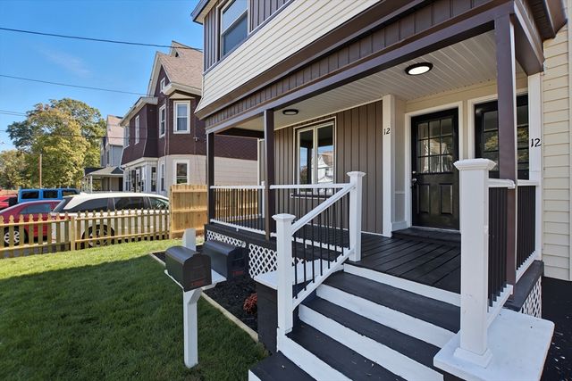 12 Saint James Ave, Holyoke, MA 01040