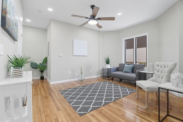 12 Saint James Ave, Holyoke, MA 01040