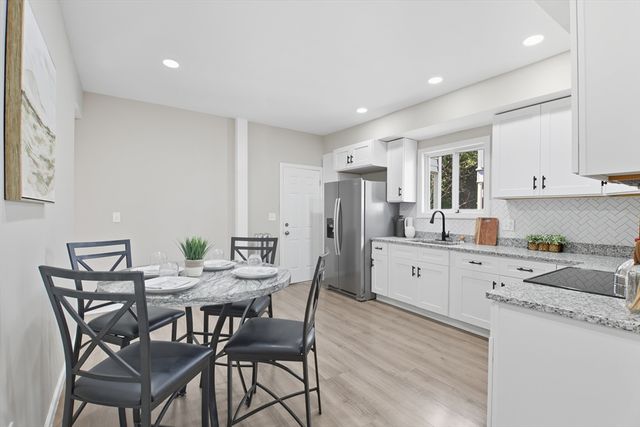 12 Saint James Ave, Holyoke, MA 01040