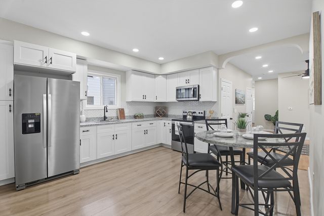 12 Saint James Ave, Holyoke, MA 01040