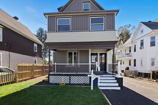 12 Saint James Ave, Holyoke, MA 01040
