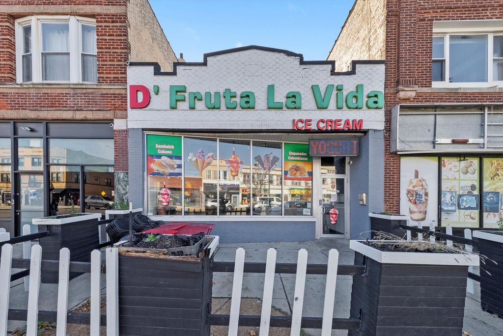 3739 W Fullerton Avenue, Chicago, IL 60647