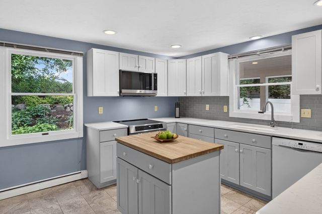 34 Dexter Ave, Sandwich, MA 02563