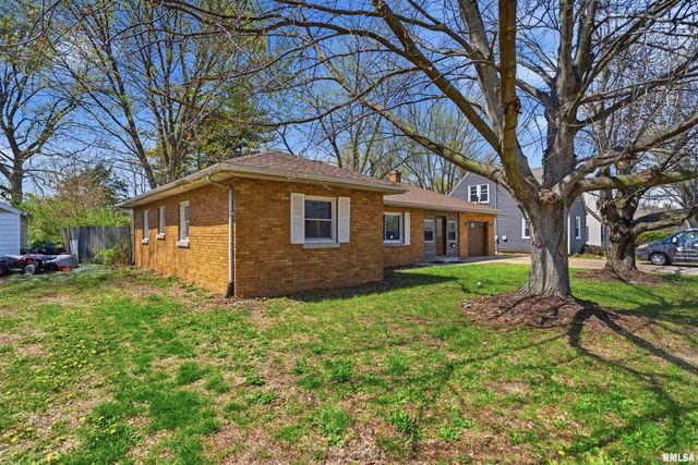 2422 COURT Street, Pekin, IL 61554