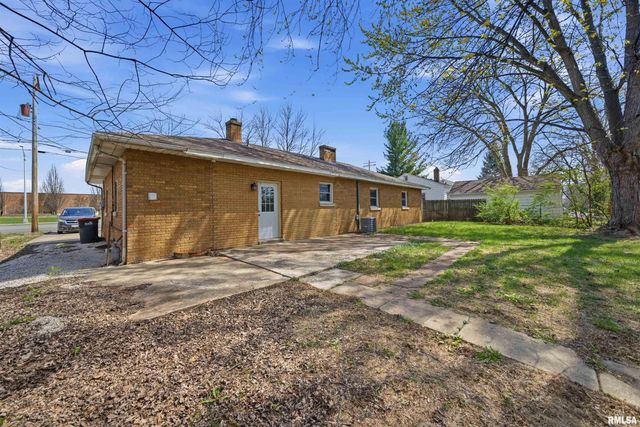 2422 COURT Street, Pekin, IL 61554