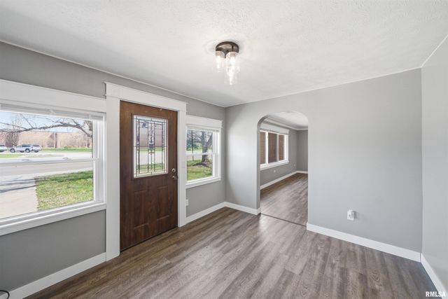 2422 COURT Street, Pekin, IL 61554