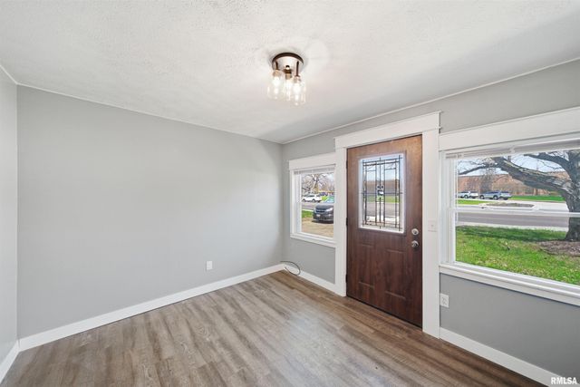 2422 COURT Street, Pekin, IL 61554