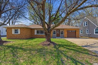 2422 COURT Street, Pekin, IL 61554
